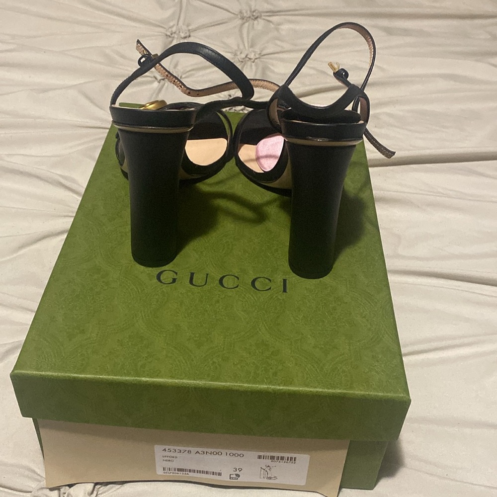 Just in time for Christmas!! Authentic Gucci sandals heels. Worn a few times. - Picture 4 of 7